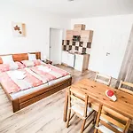 Lejlighed Dueta-3 By Interhome Český Krumlov