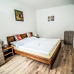 Dueta-3 By Interhome